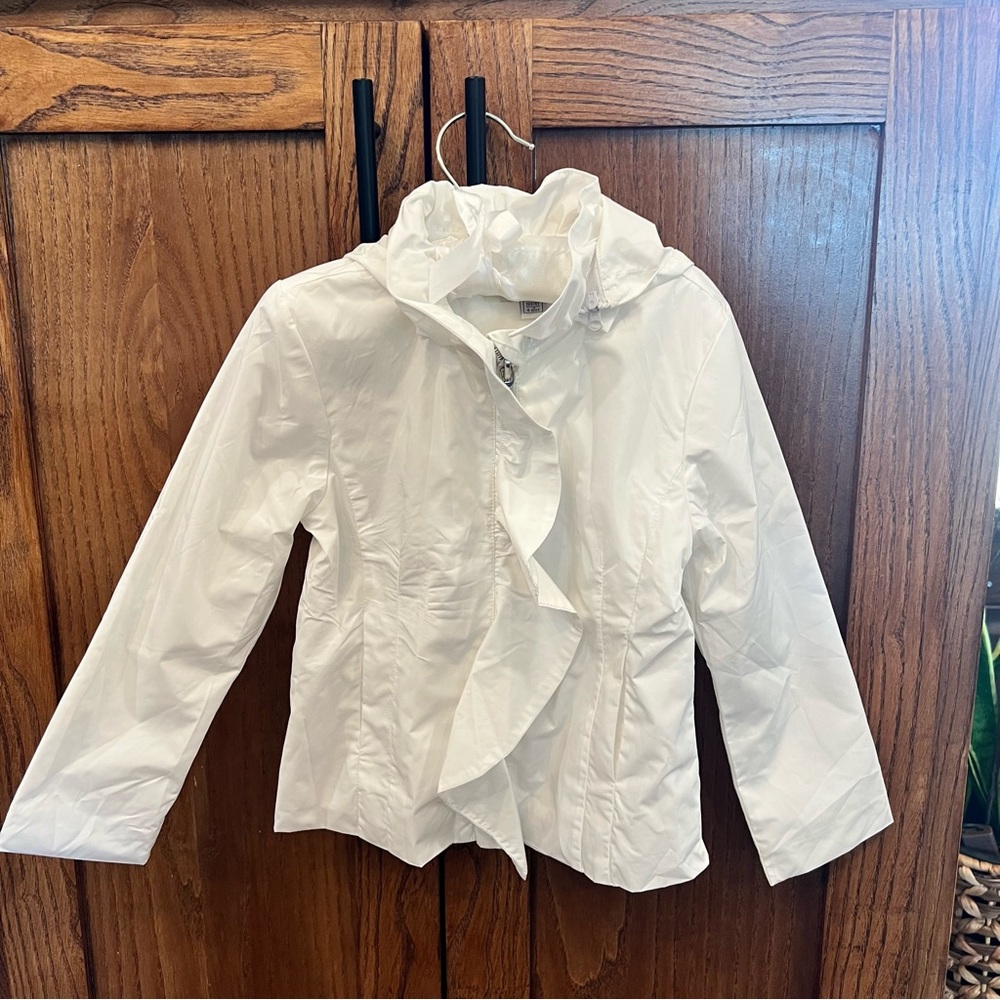 Girl’s Richie House White Raincoat Size 104/4